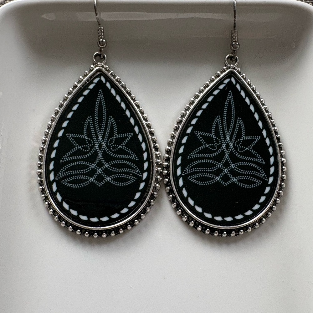 NWOT Black and Silver Teardrop Earrings